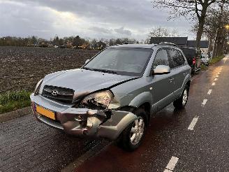 damaged passenger cars Hyundai Tucson 2.0-16V CVVT 4x2 2005/7