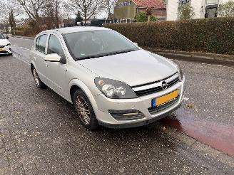 Coche accidentado Opel Astra 1.6-16V automaat 2005/12