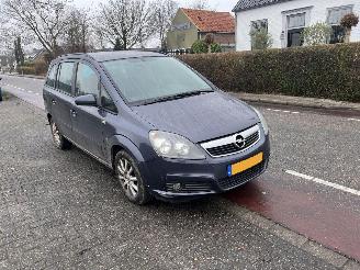 Schadeauto Opel Zafira 1.6-16V 2007/6