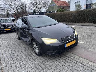 Schadeauto Seat Leon 1.6 TDi 2013/12
