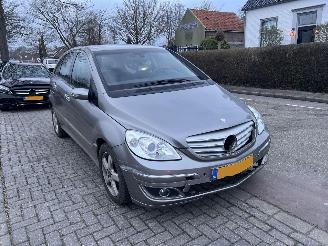 krockskadad bil auto Mercedes B-klasse 170 2008/1