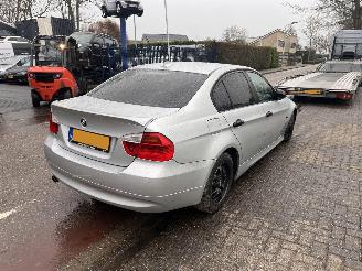 BMW 3-serie 320i picture 3