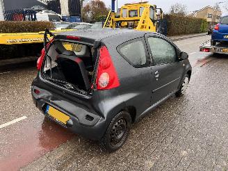 Peugeot 107 1.0-12V picture 3