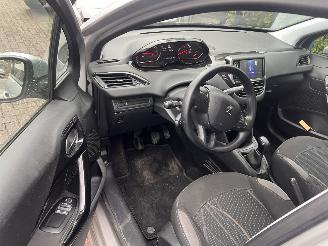 Peugeot 208 1.2 VTi picture 5