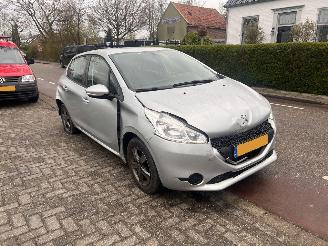 Dezmembrări autoturisme Peugeot 208 1.2 VTi 2013/11