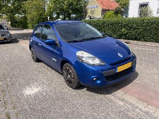 Schadeauto Renault Clio 1.2-16v 2010/7