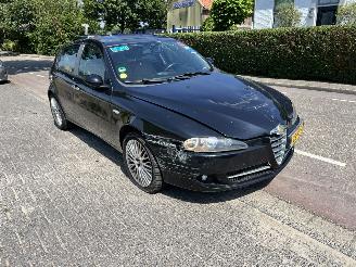 Vrakbiler auto Alfa Romeo 147 1.6+16V Twinspark 2009/1