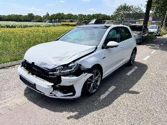 Volkswagen Golf 1.5 TSi Highline Business R picture 2