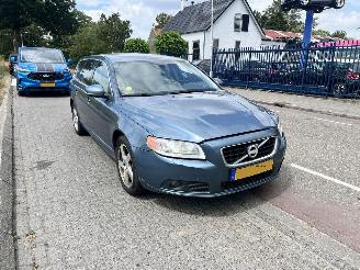 Schadeauto Volvo V-70 2.4 D5 2012/9