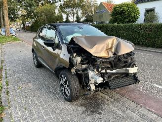 krockskadad bil auto Renault Captur 0.9 TCe Intens 2017/8