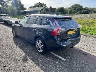 Volvo V-40 2.0 D4 Momentum picture 4