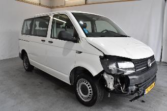 krockskadad bil bedrijf Volkswagen Transporter Kombi 2017/8