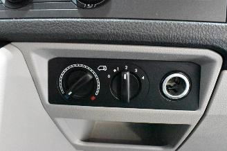Volkswagen Transporter Kombi picture 32