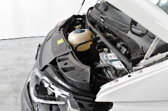 Volkswagen Transporter Kombi picture 13