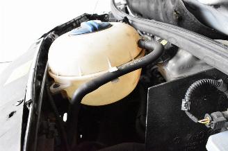 Volkswagen Transporter Kombi picture 11