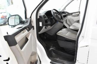 Volkswagen Transporter Kombi picture 20