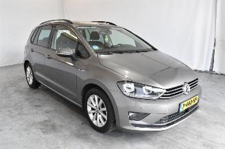 Schadeauto Volkswagen Golf Sportsvan  2015/4