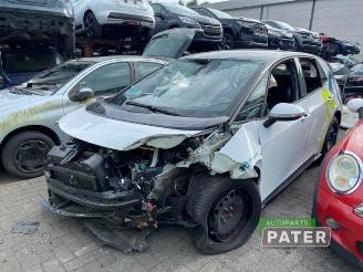 Vrakbiler auto Volkswagen ID.3 ID.3 (E11/E12), Hatchback 5-drs, 2019 Pro 58/59 kWh 2023/4