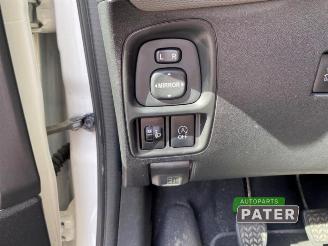 Peugeot 108 108, Hatchback, 2014 1.0 12V VVT-i picture 11