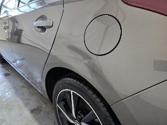 Toyota Auris 1.8 Hybrid Dynamic Ultimate picture 14