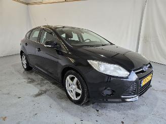 skadebil auto Ford Focus 1.0 EcoBoost Trend 2013/4