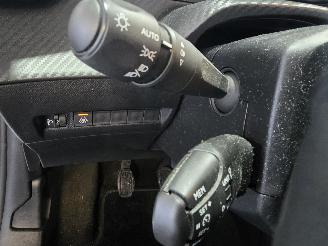 Peugeot 208 1.2 PureTech Active picture 25