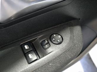 Peugeot 208 1.2 PureTech Active picture 23