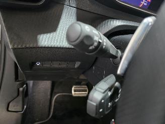 Peugeot 2008 1.2 Hybrid 145 GT picture 30