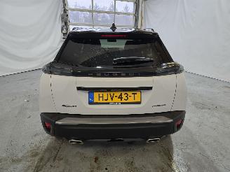 Peugeot 2008 1.2 Hybrid 145 GT picture 6