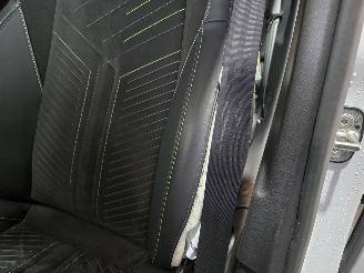 Peugeot 2008 1.2 Hybrid 145 GT picture 18