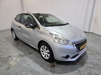 Schadeauto Peugeot 208 1.0 Pure Tech Like 2014/10