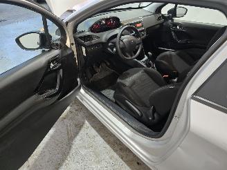 Peugeot 208 1.0 Pure Tech Like picture 16