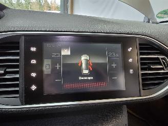 Peugeot 308 1.2 PureTech Blue Lease Premium picture 30