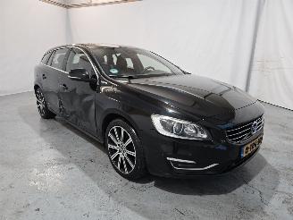 Schadeauto Volvo V-60 2.4 D6 AWD Plug-In Hybrid Summum 2014/4