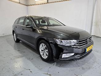 Schadeauto Volkswagen Passat Variant 1.5 TSI Business 2023/8