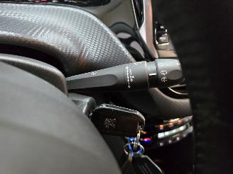 Peugeot 2008 1.2 PureTech Allure picture 24