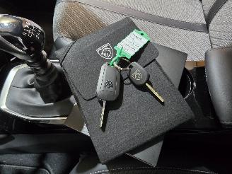 Peugeot 208 1.2 PureTech 100 Allure picture 36