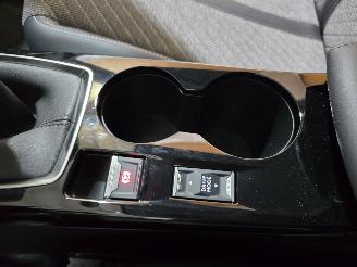 Peugeot 208 1.2 PureTech 100 Allure picture 35