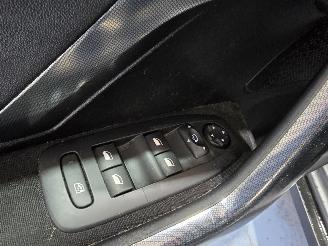 Peugeot 2008 1.2 PureTech Blue Lease Executive picture 21