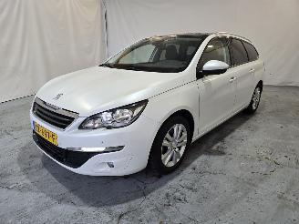 Peugeot 308 1.2 PureTech Blue Lease Executive picture 3