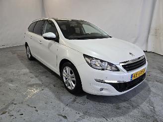 uszkodzony samochody osobowe Peugeot 308 1.2 PureTech Blue Lease Executive 2016/10