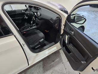 Peugeot 308 1.2 PureTech Blue Lease Executive picture 16