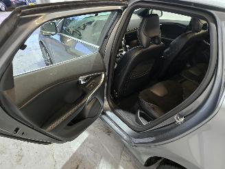 Volvo V-40 2.0 D2 R-Design Bns picture 20