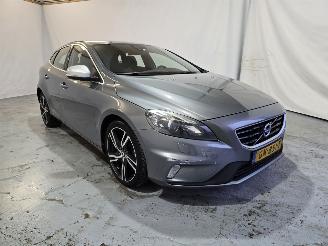 Vaurioauto  passenger cars Volvo V-40 2.0 D2 R-Design Bns 2015/7