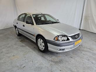 Vaurioauto  passenger cars Toyota Avensis 1.6-16V Linea Terra 2000/12