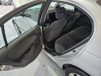 Toyota Avensis 1.6-16V Linea Terra picture 18