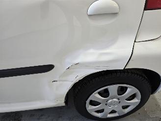 Peugeot 107 1.0-12V XS picture 10