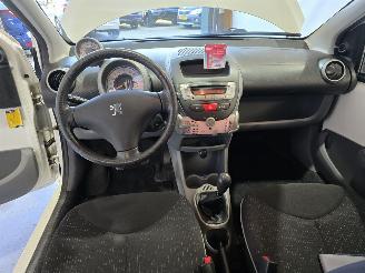 Peugeot 107 1.0-12V XS picture 20