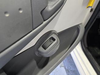 Peugeot 107 1.0-12V XS picture 21