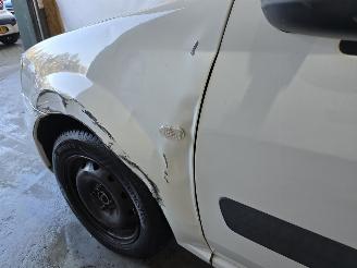 Dacia Logan 1.6 MPI Lauréate picture 11